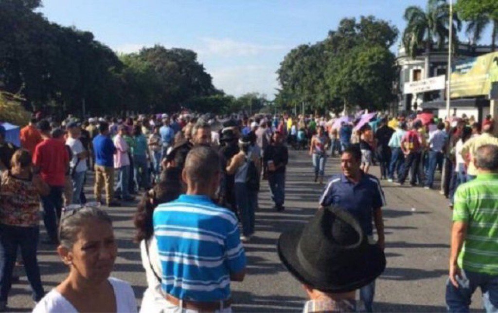 In Maracay people went out to vote massively