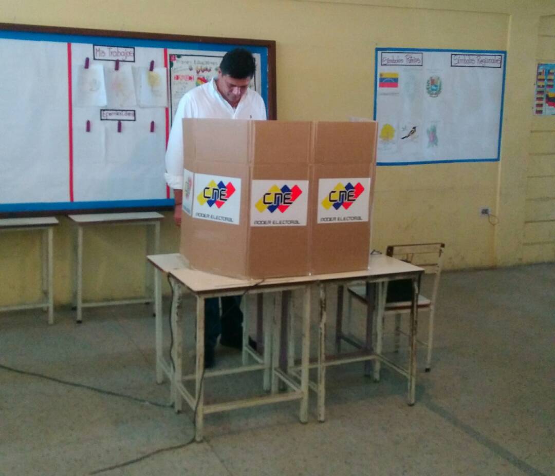 @freddysuperlano, candidate of Democratic Unity to the state's government #Barinas exercised his right 
