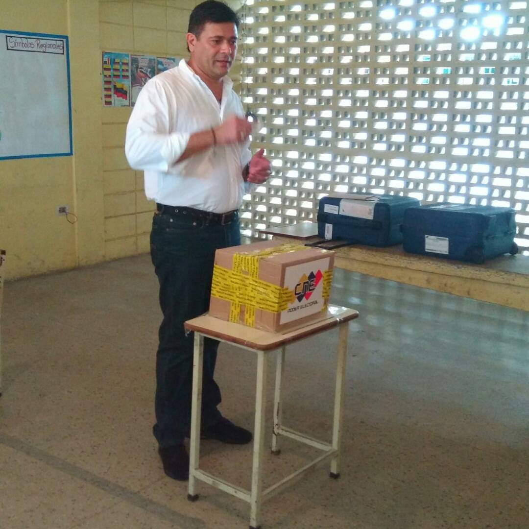 @freddysuperlano, candidate of Democratic Unity to the state's government #Barinas exercised his right 