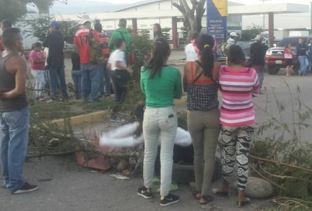 Neighbors protest in Lara for shortage of gas