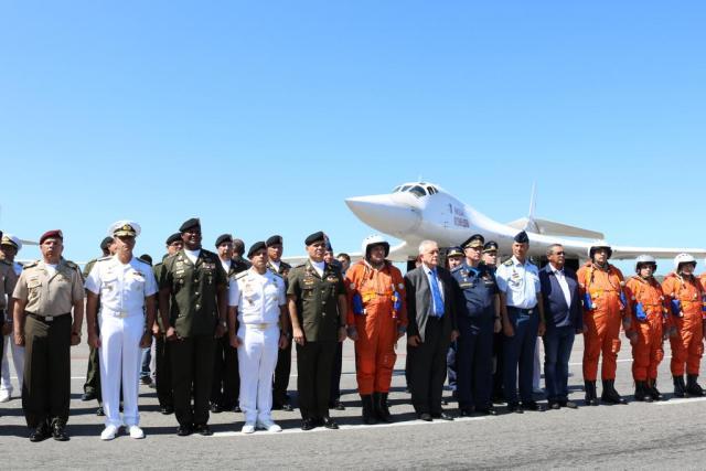Two Russian Tu-160 bombers land in Venezuela, according to Defense Ministry