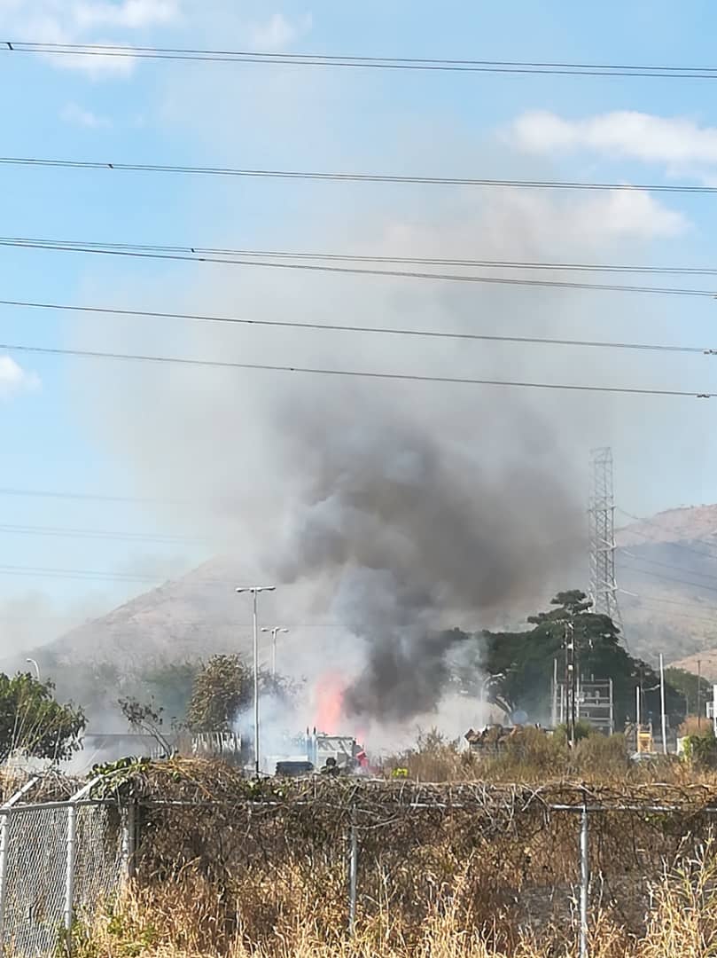 Fire in S / E La Horqueta in Aragua generates interruption of service in sectors of the Central region of the country. Personnel dedicated to the normalization of the service in conjunction with the fire department.