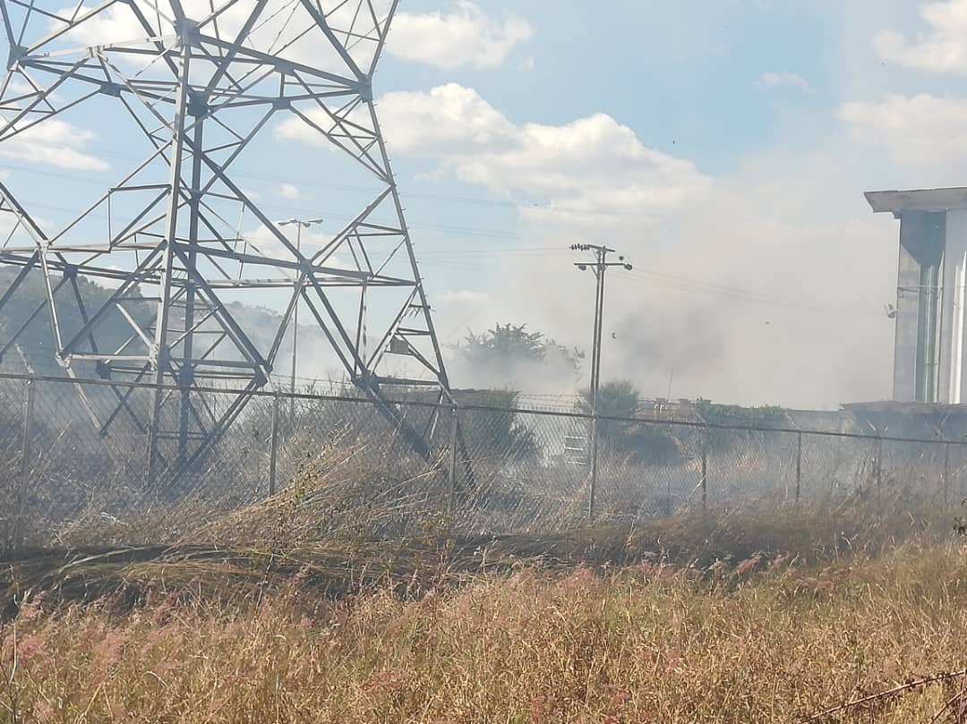 Fire in S / E La Horqueta in Aragua generates interruption of service in sectors of the Central region of the country. Personnel dedicated to the normalization of the service in conjunction with the fire department.