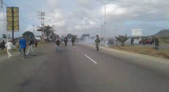 Protesta Guardia Nacional Bolivariana dispersa protesta en el municipio Tubores del estado Nueva Esparta. 