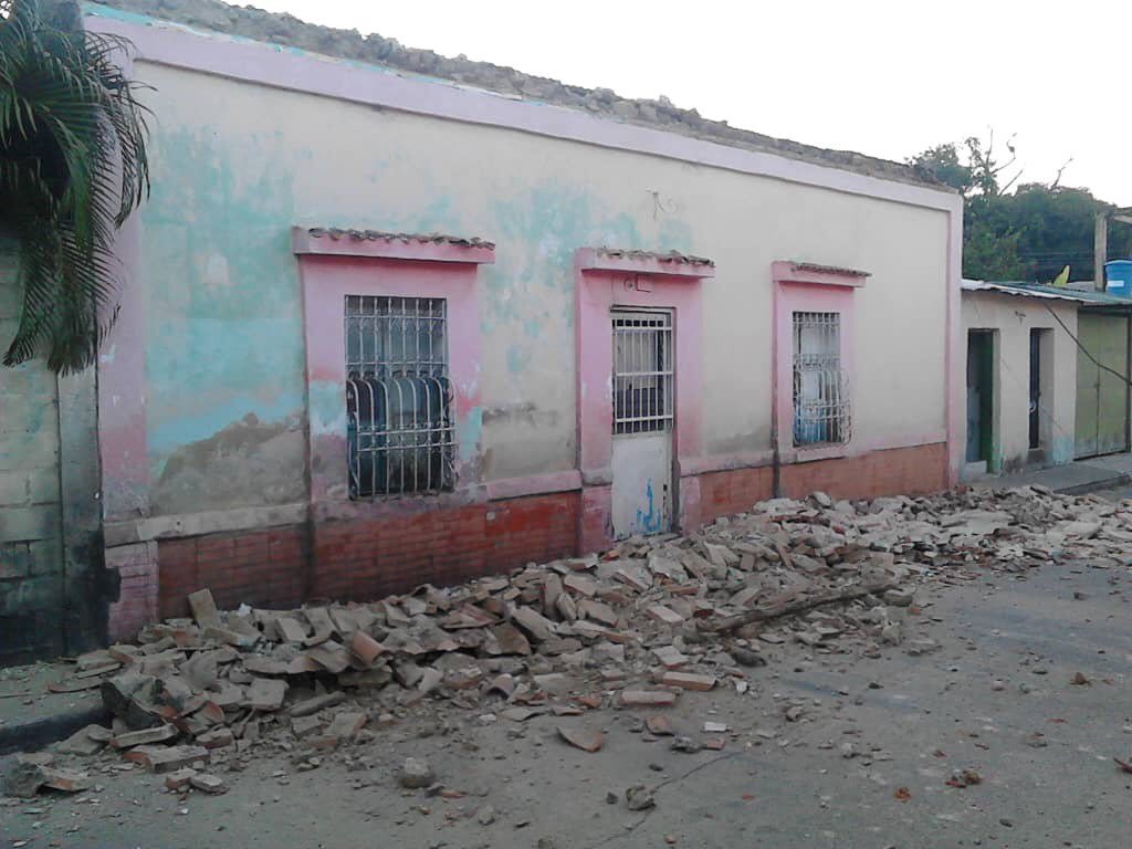 In Venezuela, an earthquake of M5.5 and a later replica of 5.0, was registered at dawn today. Damages are reported by focus to only 10 km of depth and epicenter near cities.