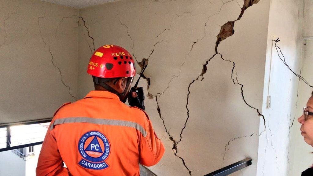 In Venezuela, an earthquake of M5.5 and a later replica of 5.0, was registered at dawn today. Damages are reported by focus to only 10 km of depth and epicenter near cities.