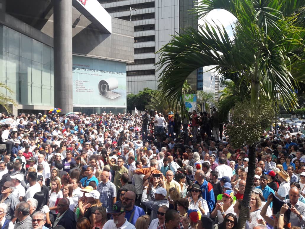 Rally at the headquarters of @PNUD_Venezuela against Maduro