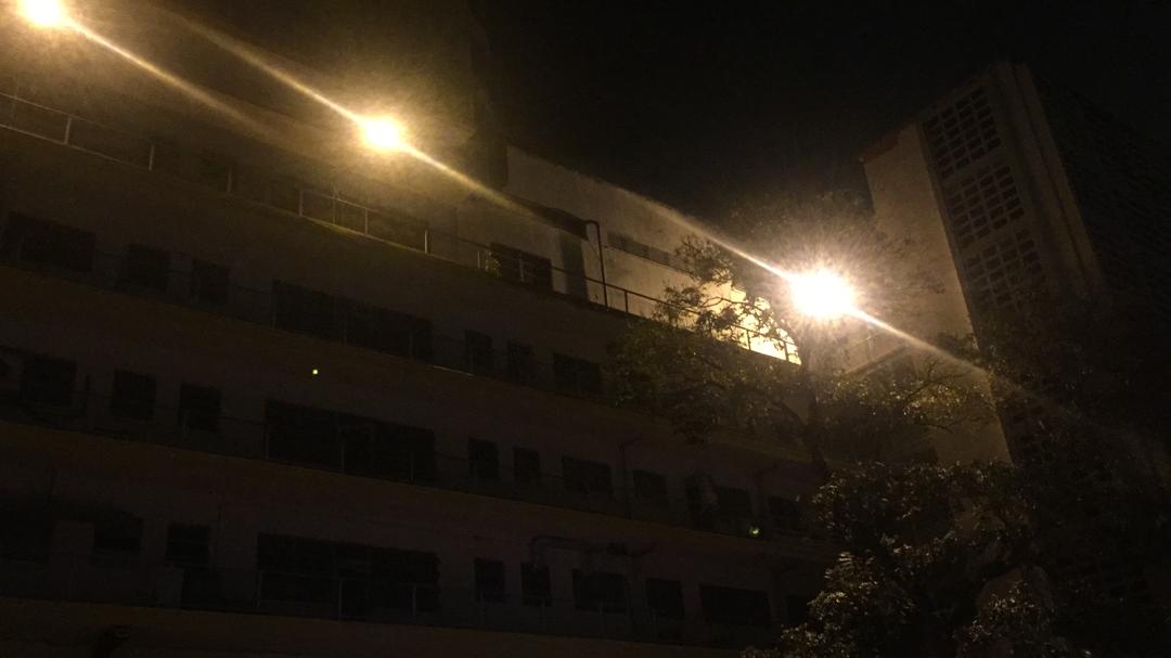 Hospital of Caracas University. More than 4 hours ago there is no electric power. Patients died and relatives are in the outskirts in total darkness.