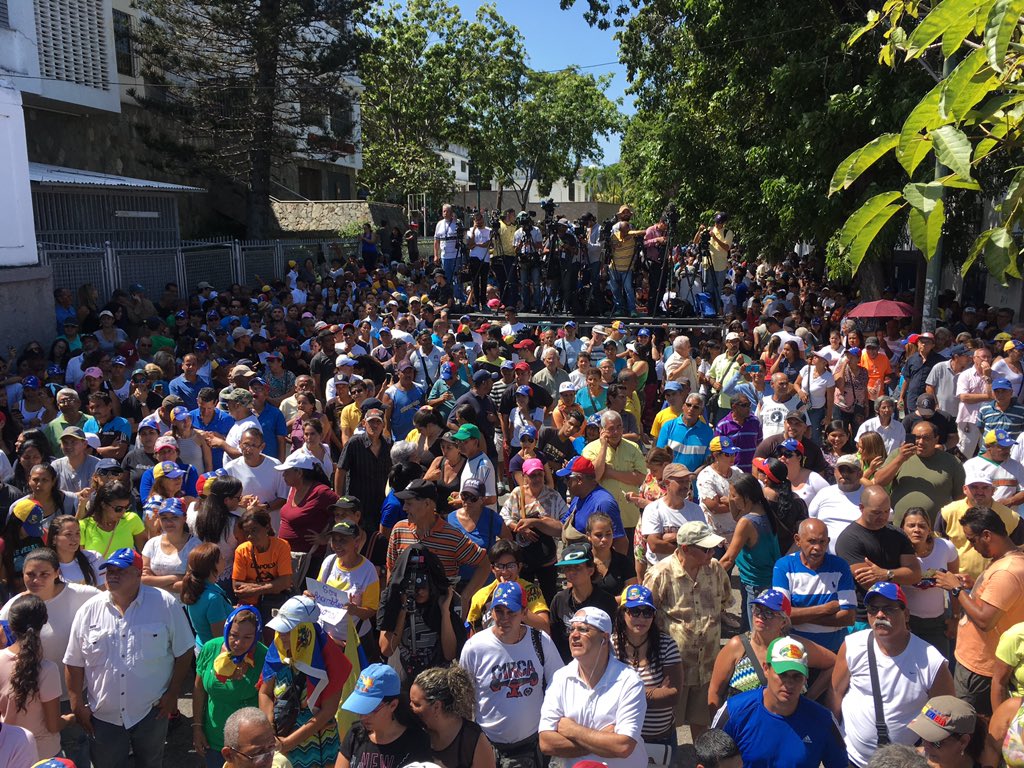 Juan Guaidó appeared at rally in Vargas