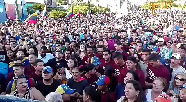 Venezuela This is how the Zulia people responded after the convocation to a Cabildo Abierto in support of the National Assembly. From Maracaibo
