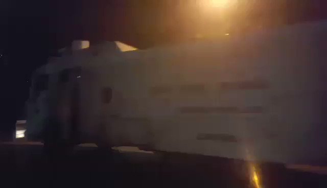 Llegada de la ballena a la Av. El Cuartel, catia. 