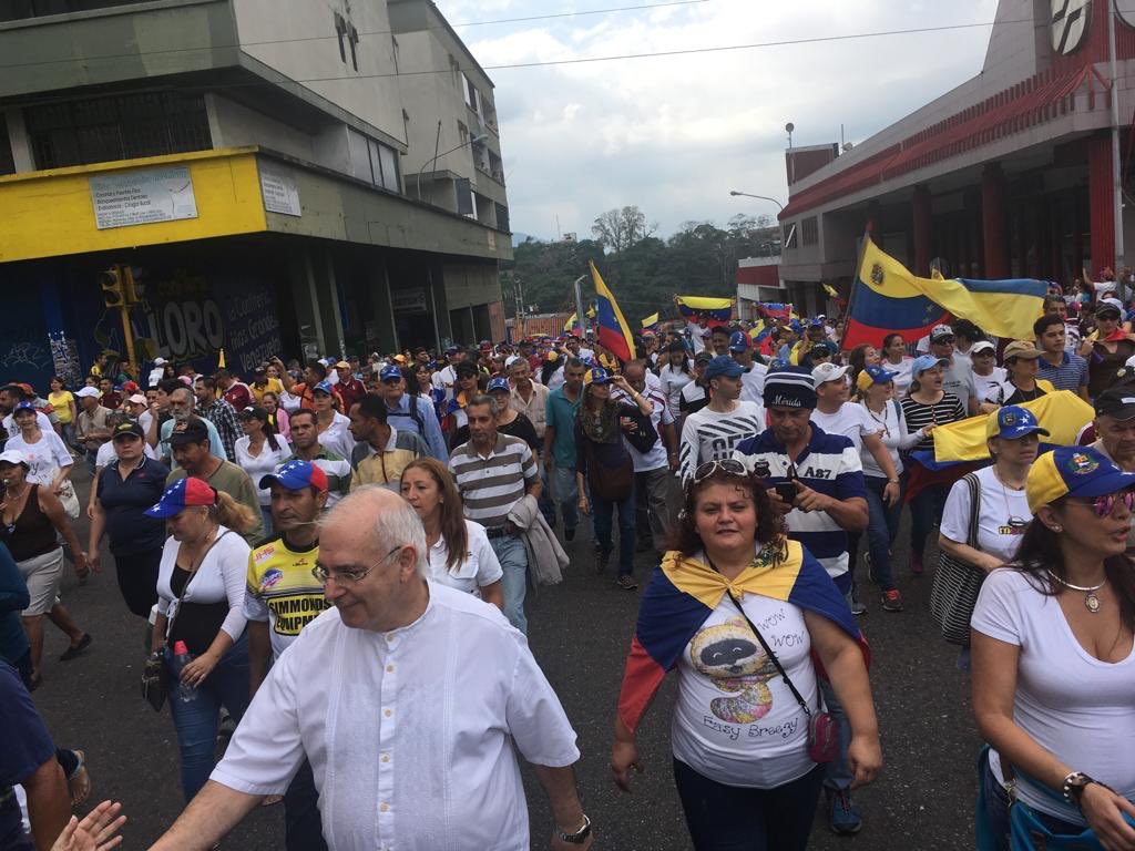CEV Mons. Mario Moronta, Bishop of San Cristóbal, accompanying the Tachiren people in the demonstration on January 23