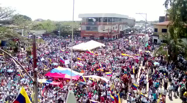 Portuguesa Miles de personas se concentraron en la Plaza Coromoto de Guanare para respaldar convocatoria de la AN. 