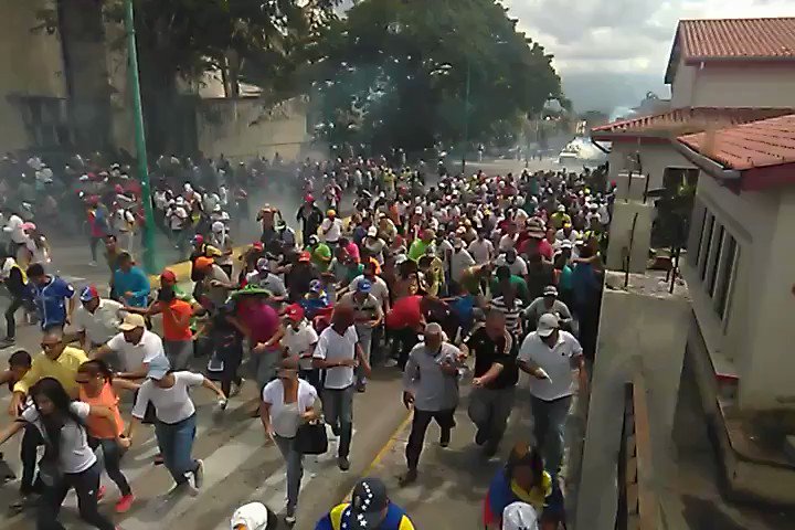 More live ammo warning shots fired at protestors in San Felipe, Yaracuy Venezuela'   