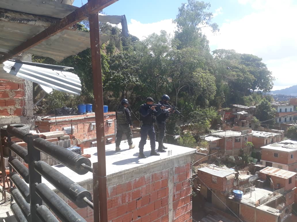 Miranda: 3:22 pm Reportan enfrentamientos en José Felix Ribas, Petare, tras la intervención del FAES -