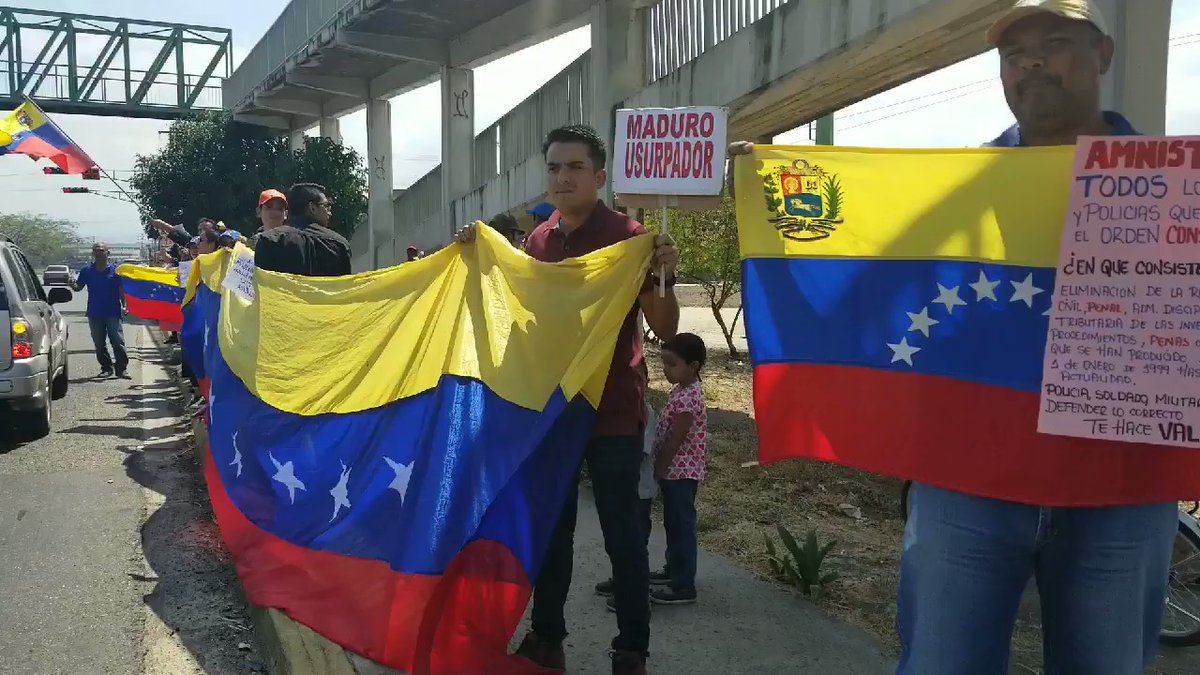 Rally in Rafael Urdaneta, Valencia