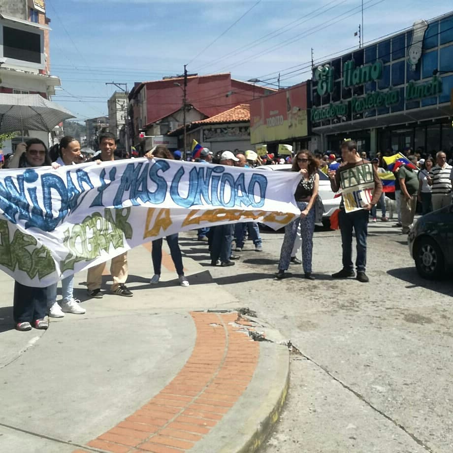 Merida: citizens protest in plaza El Llano 