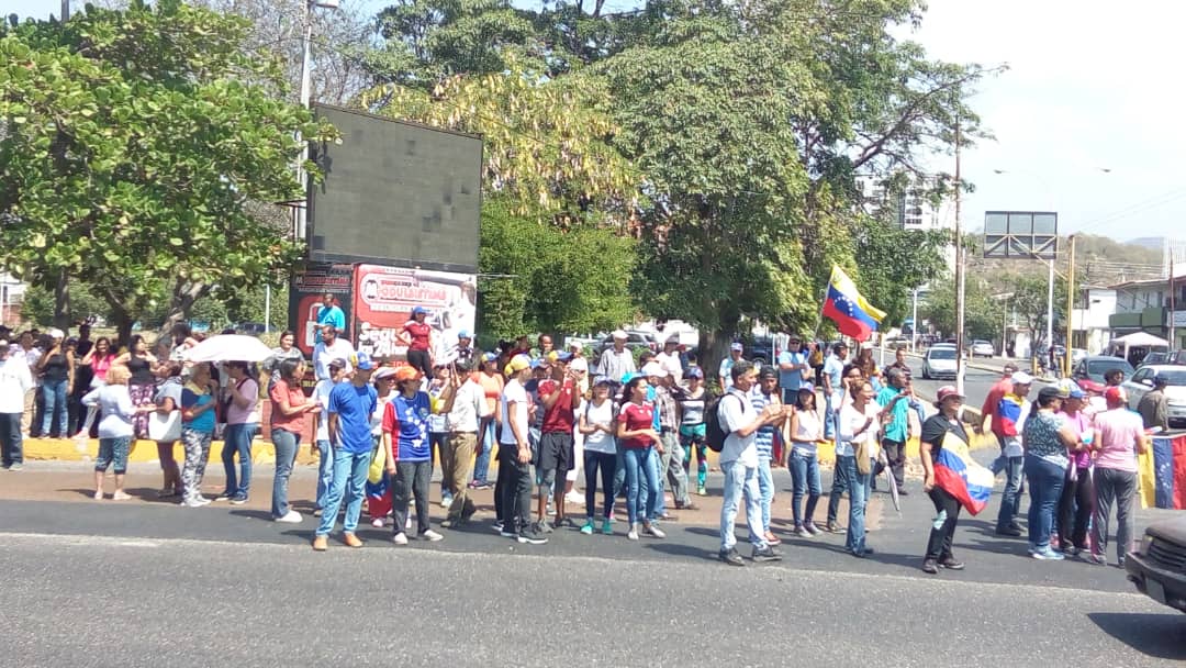 This is the Boyacá footbridge, Barcelona, Edo. Anzoátegui, the protest called by the @AsambleaVE