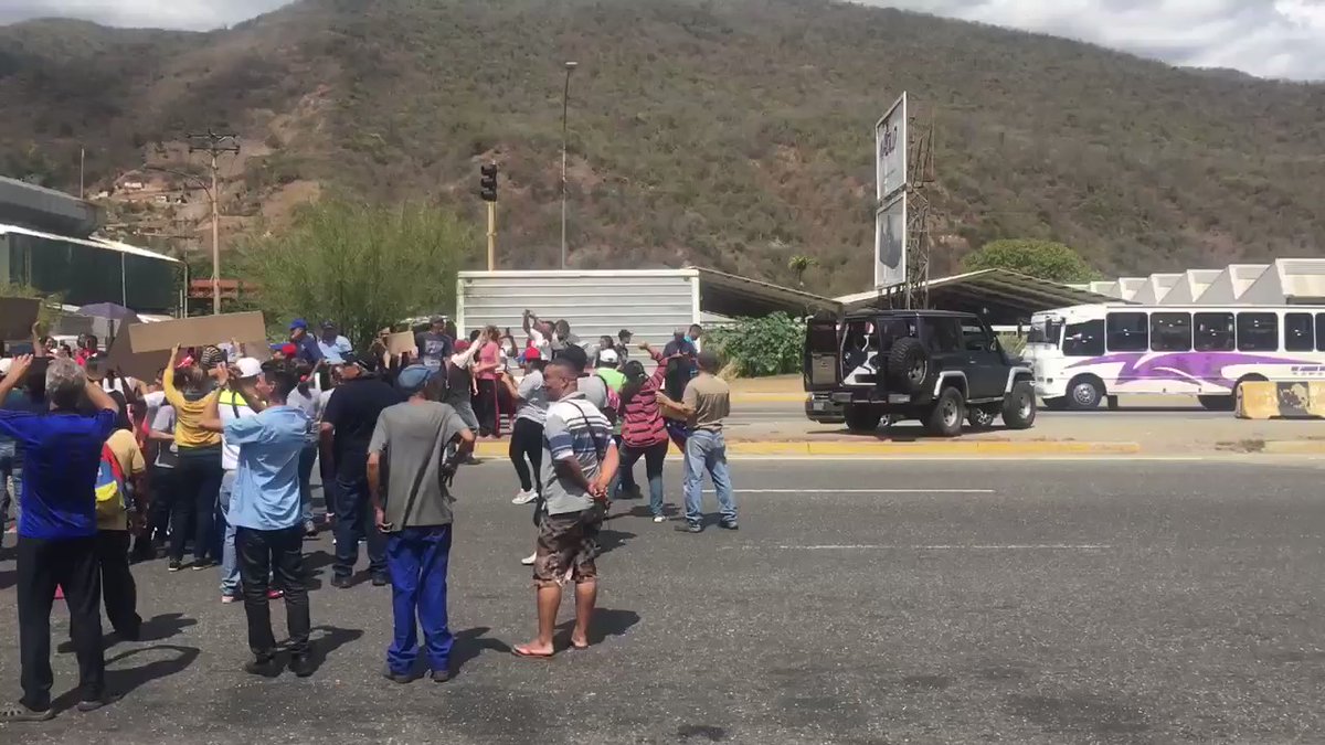 Protesters have partially closed Guarenas-Guatire highway 