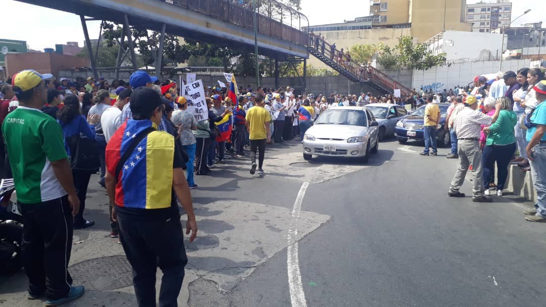 In Los Teques (Miranda), citizens declare support to Juan Guaidó, and the cease in the usurpation of Maduro