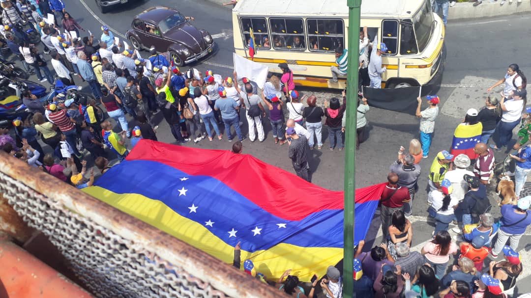 In Los Teques (Miranda), citizens declare support to Juan Guaidó, and the cease in the usurpation of Maduro