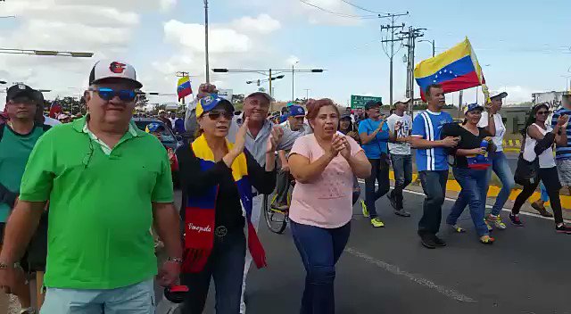 Ciudadanos marchan por la avenida Paseo Caroní y gritan libertad, libertad. Reporta desde el estado Bolívar