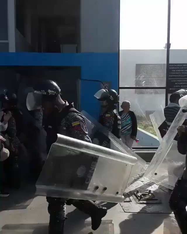 Barquisimeto, Lara: I prefer to withdraw my men before repressing the people, National Police responded to the demonstrators in Barquisimeto who asked for the withdrawal of the troops