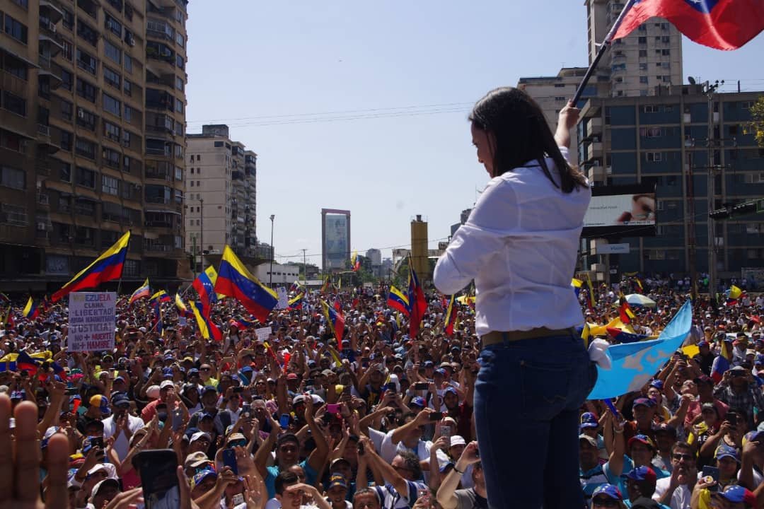 .@MariaCorinaYA arrives at the opposition mobilization in Valencia.