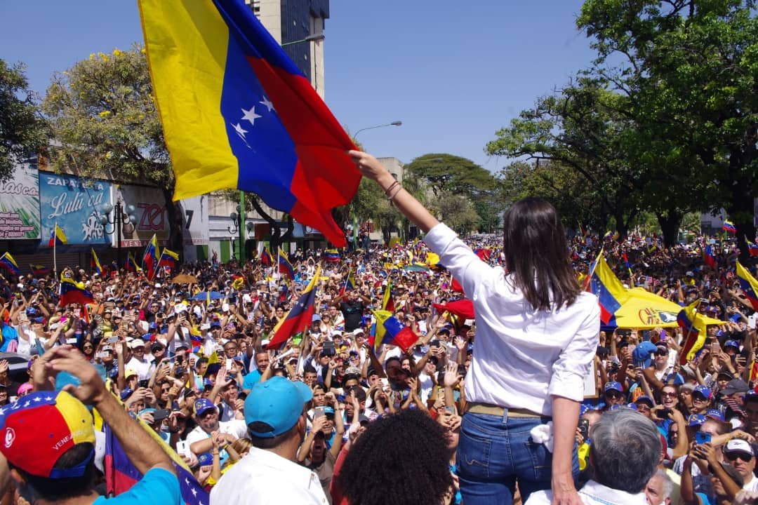 .@MariaCorinaYA arrives at the opposition mobilization in Valencia.