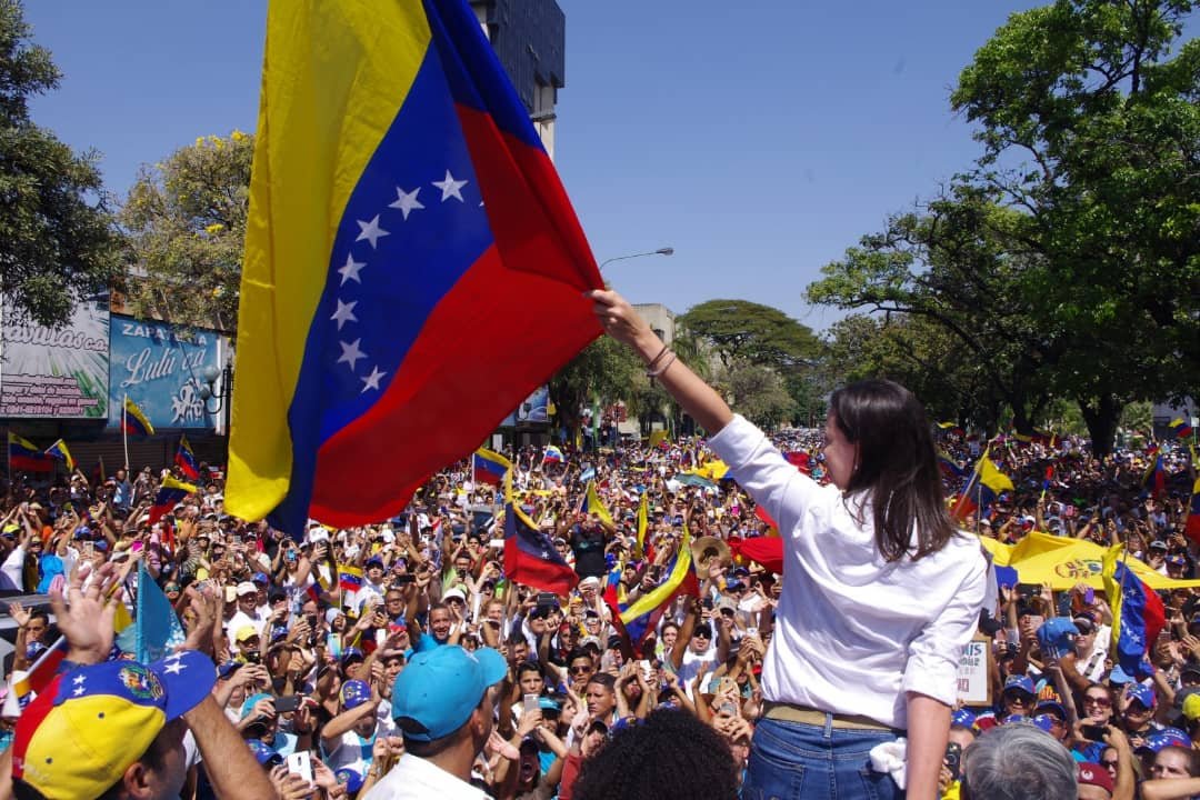 .@MariaCorinaYA arrives at the opposition mobilization in Valencia.