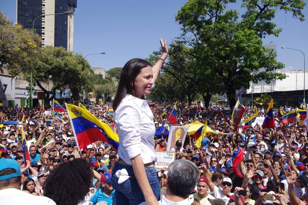 .@MariaCorinaYA arrives at the opposition mobilization in Valencia.