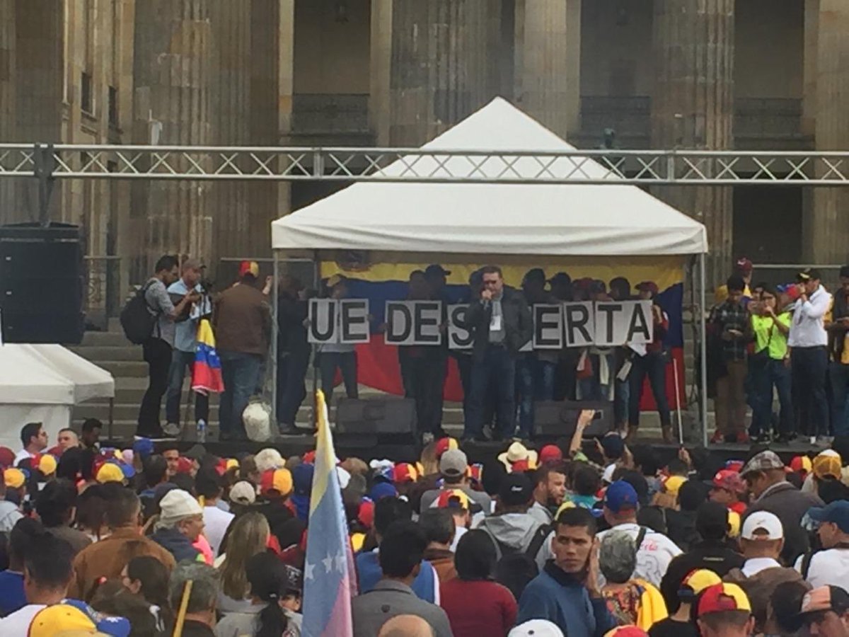 Venezuelans in Bogotá, present at the rally called by the interim president @jguaido