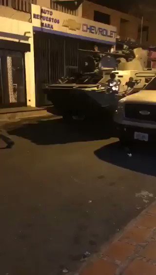 An hour ago, the GNB was mobilized with tanks and high-caliber weapons in the streets of San Antonio del Táchira, just 500 meters from the Simón Bolívar International Bridge