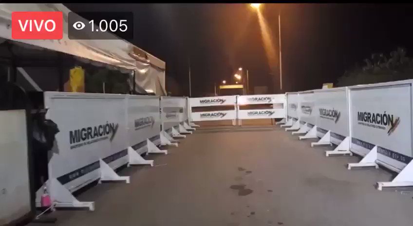 Border: Just a few minutes ago (2:30 am) Colombian journalists from @TvcucutaC described calm at the Francisco de Paula Santander International Bridge that connects Ureña Venezuela with Cúcuta Colombia