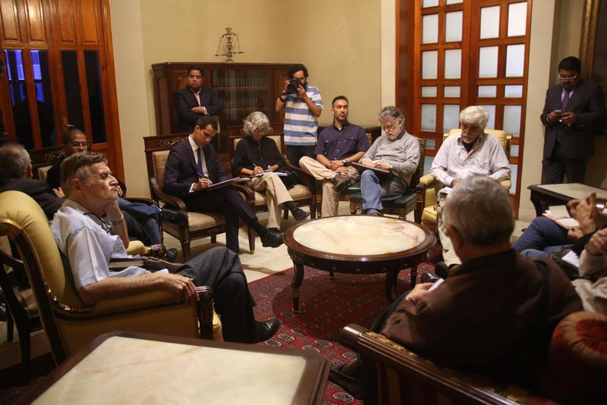Juan Guaidó met with six former Chavez ministers