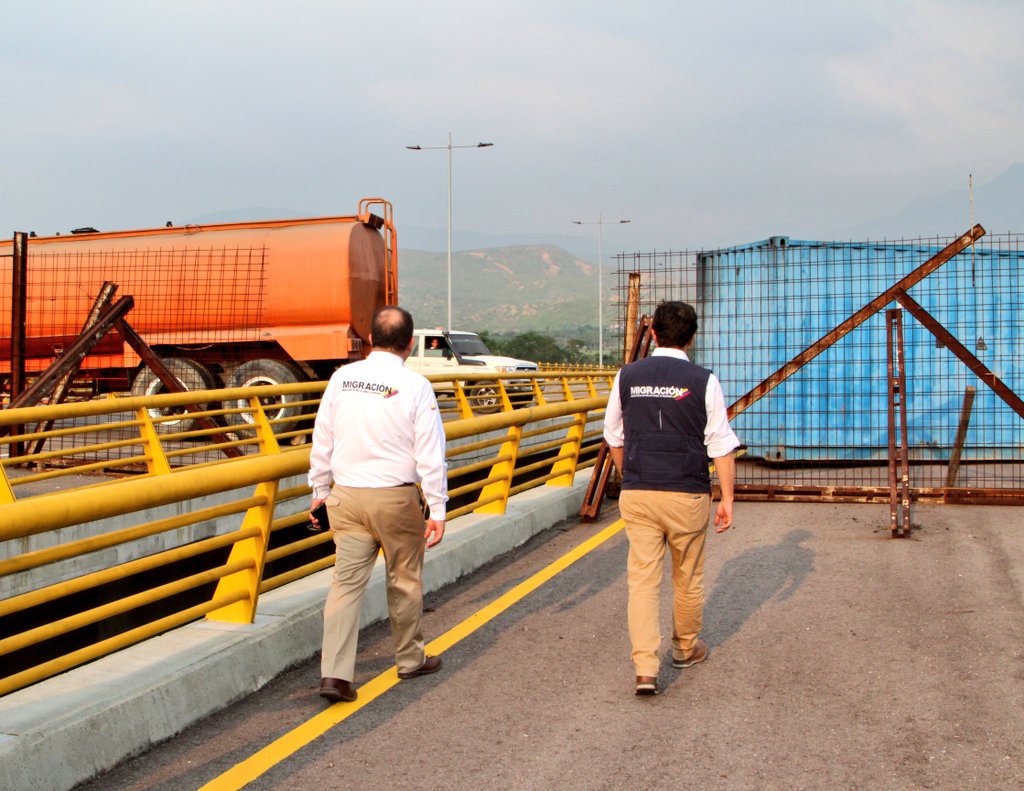 Director of @MigracionCol arrived to Norte de Santander to review the current status of the border crossings with Venezuela. We continue working to find a solution to the crisis in our sister country - Christian Krüger