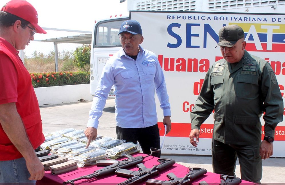 Border guards confiscated weapons at the international airport of Valencia