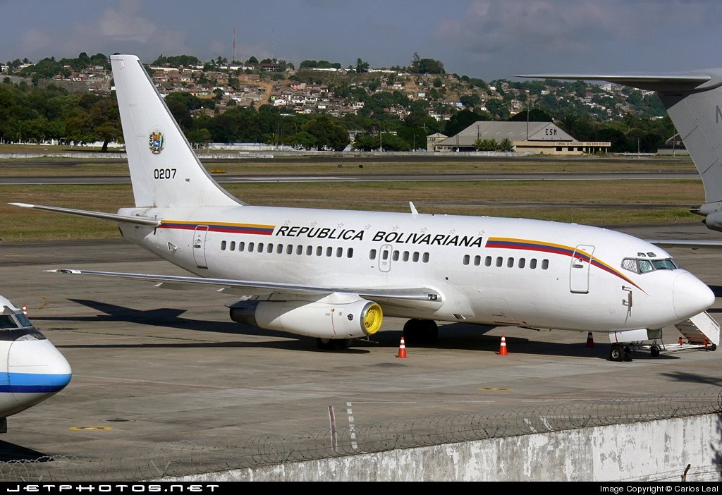 Venezuelan Air Force Boeing 737-2N1 0207 heading West from Caracas Venezuela   