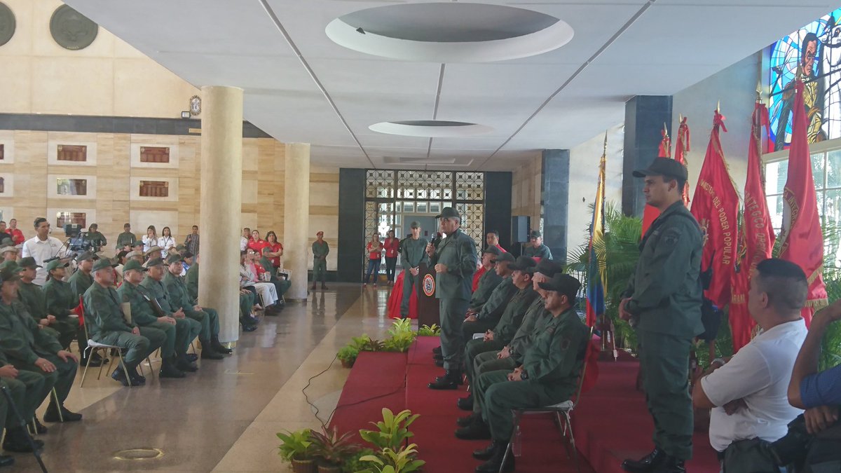 Many want to distort the reality of the FANB through social networks, which is absurd, because the FANB has a strong character because of its conviction and its principles, says Minister Vladimir Padrino from the National Guard Academy