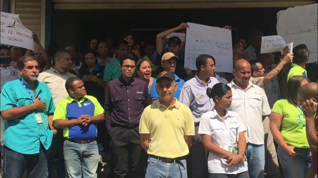 Lara state hydrological workers demanded payments owed to them by the company from last year. They denounced that Hidrolara is in a critical situation.