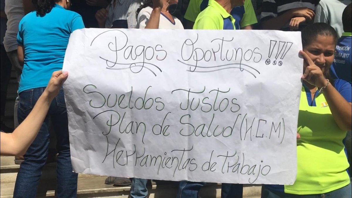 Lara state hydrological workers demanded payments owed to them by the company from last year. They denounced that Hidrolara is in a critical situation.