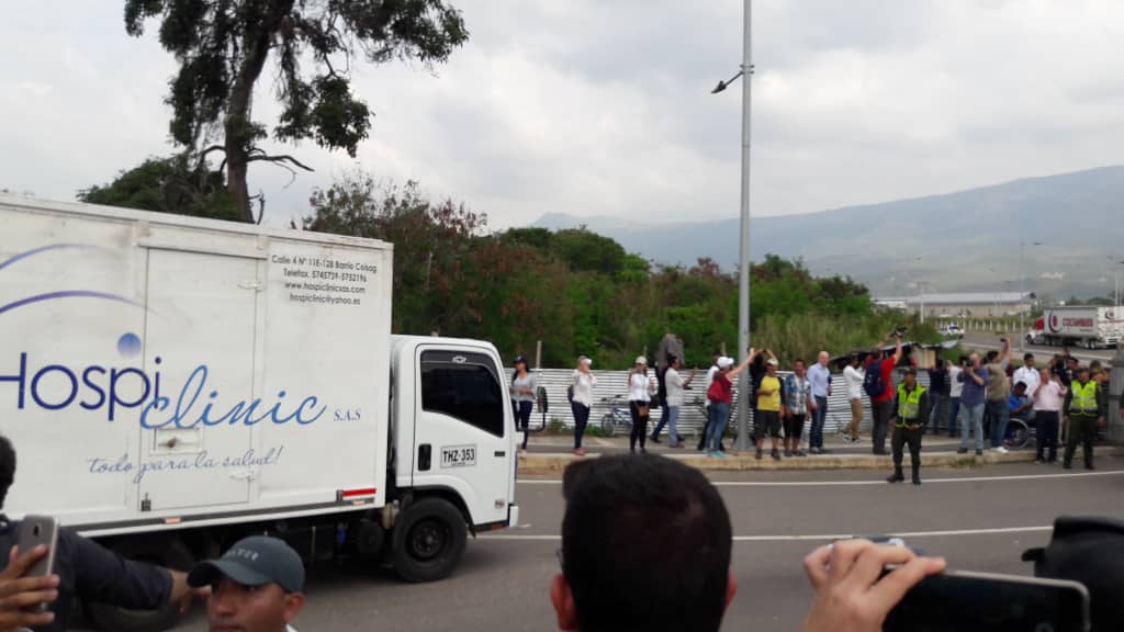 At this moment 9 trucks with humanitarian aid to Venezuela arrive at the collection center in Cúcuta.