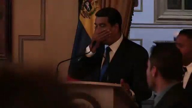 Video of blackout during Maduro press-conference with international media