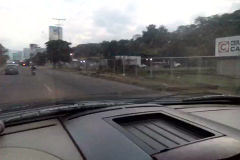 A video taken this morning shows a Venezuelan S-125 Air Defence support convoy passing trough San Cristobal in Táchira. 