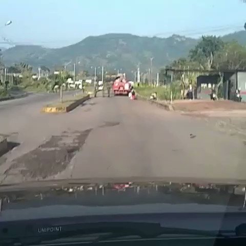 Tachira: Trucks to transport domestic gas cylinders are used to transport Venezuelan military  equipment to the Colombian border. The vehicles were seen in Colón