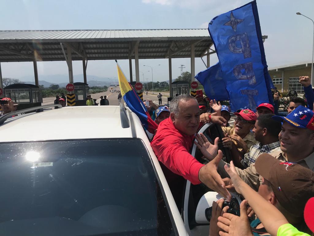 Venezolanos marchan en la frontera con Colombia para repudiar las amenazas de Trump contra Venezuela