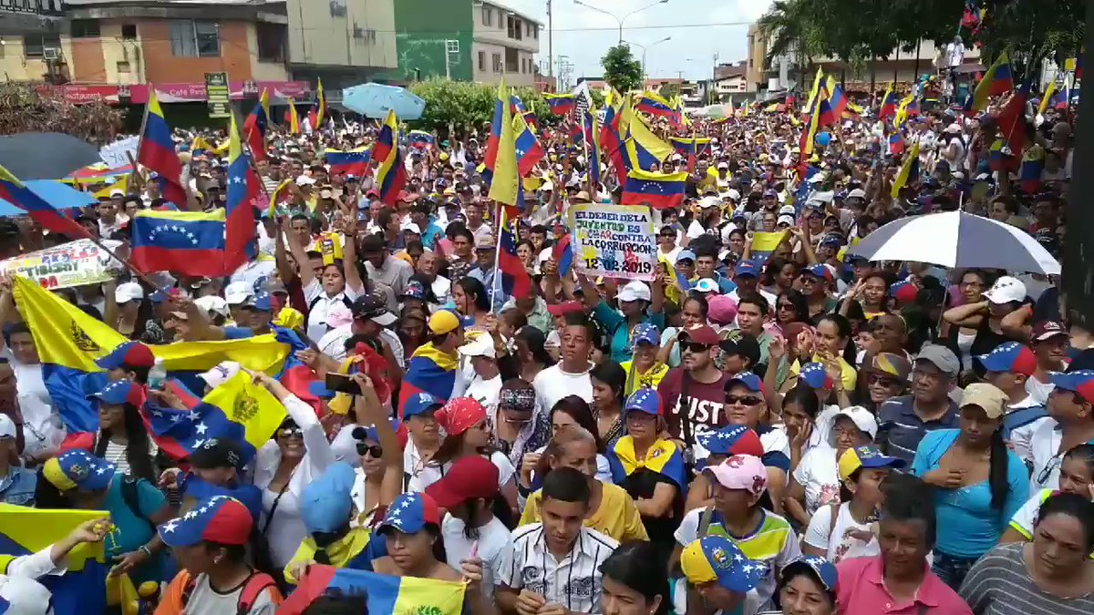 More of the #DiaDeLaJuventud march in El Vigía