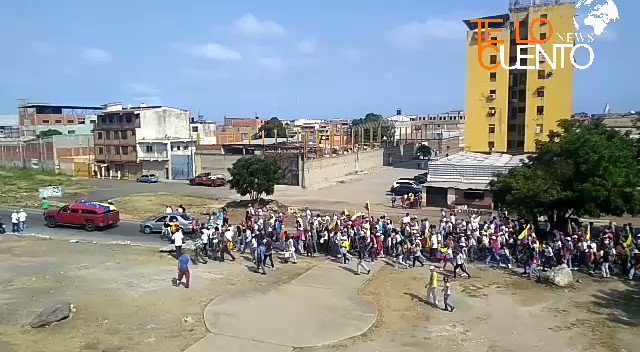 Puerto Cabello took to the streets this Tuesday and went massively to the call of @jguaido to hold a peaceful protest on Youth Day