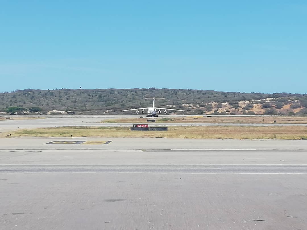 A Russian plane IL-II 76TD (cargo) from Russia landed at the Maiquetía Int Airport minutes ago.
