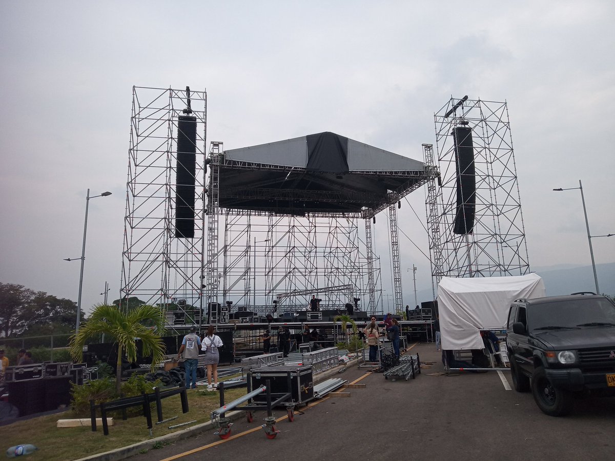 Stage construction finished at Tienditas bridge in Cúcuta where the Aid Live Venezuela concert will be held this Friday, February 22